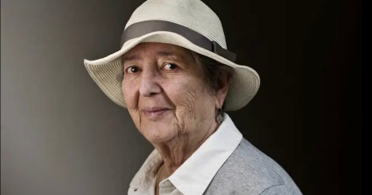 Elaine mokhtefi